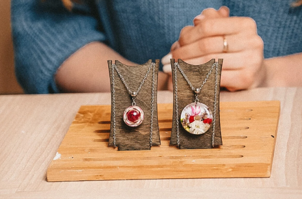 Epoxy resin jewelry